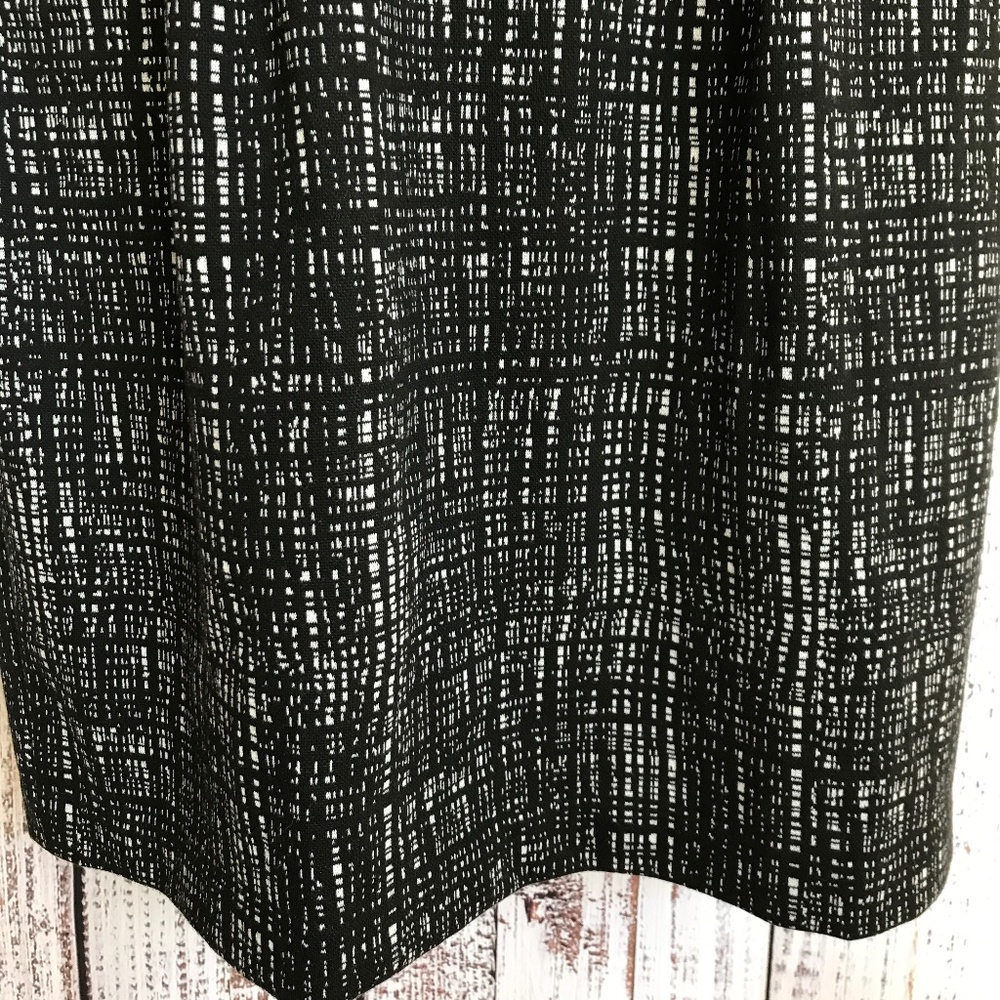 Calvin Klein Women’s Black & White Geometric Sleeveless Dress - Picture 9 of 14